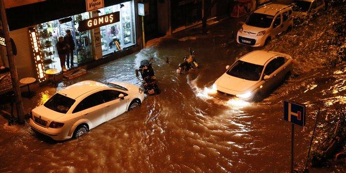 Потоп в Турция. Измир под вода